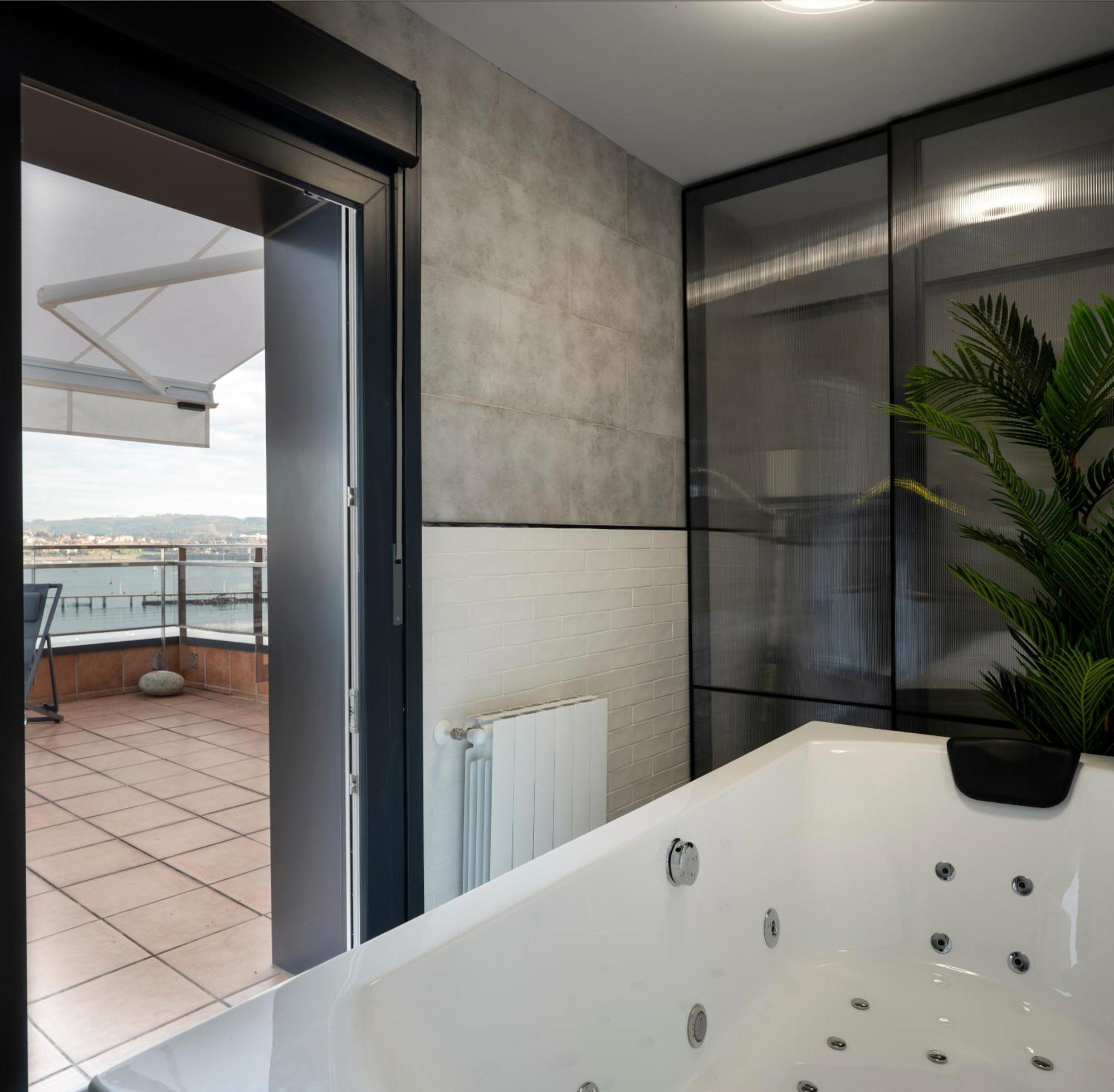 Atico Lujo Costa Vasca Bilbaoterraza Mar Jacuzi Apartment Santurtzi Bagian luar foto